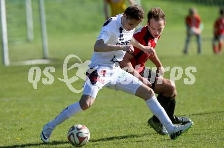 Fussball Kaerntner Liga. Maria Saal gegen SAK. Bernhard Walzl, (Maria Saal),  Daniel Perkounig (SAK). Maria Saal, am 16.4.2016.
Foto: Kuess
---
pressefotos, pressefotografie, kuess, qs, qspictures, sport, bild, bilder, bilddatenbank