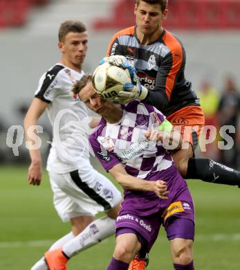 Fussball Sky Go Erste Liga. SK Austria KLagenfurt gegen Austria Salzburg.  Fabian Misenboeck,  (Klagenfurt), Hidajet Hankic (Salzburg). KLagenfurt, am 22.4.2016. 
Foto: Kuess
---
pressefotos, pressefotografie, kuess, qs, qspictures, sport, bild, bilder, bilddatenbank