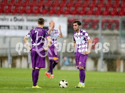 Fussball Sky Go Erste Liga. SK Austria KLagenfurt gegen Austria Salzburg.  Fabian Miesenboeck, Muhammed Calhanoglu (Klagenfurt). KLagenfurt, am 22.4.2016. 
Foto: Kuess
---
pressefotos, pressefotografie, kuess, qs, qspictures, sport, bild, bilder, bilddatenbank