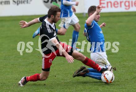 Fussball 2. KLasse A. Matrei 1b gegen SG Defreggental. Moritz Mair,  (Matrei), Claudio Hafele (Defreggental). Matrei, am 23.4.2016.
Foto: Kuess
---
pressefotos, pressefotografie, kuess, qs, qspictures, sport, bild, bilder, bilddatenbank