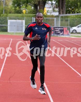 Leichtathletik. Edwin Kemboi. Klagenfurt, 26.4.2016.
Foto: Kuess
---
pressefotos, pressefotografie, kuess, qs, qspictures, sport, bild, bilder, bilddatenbank