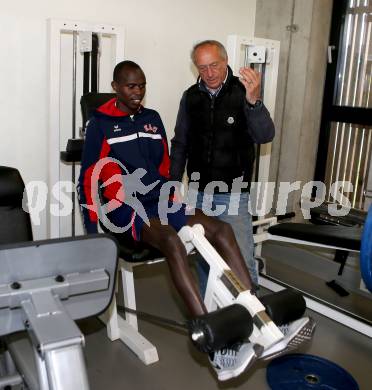 Leichtathletik. Edwin Kemboi,  Robert Kropiunik. Klagenfurt, 26.4.2016.
Foto: Kuess
---
pressefotos, pressefotografie, kuess, qs, qspictures, sport, bild, bilder, bilddatenbank