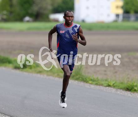 Leichtathletik. Edwin Kemboi. Klagenfurt, 26.4.2016.
Foto: Kuess
---
pressefotos, pressefotografie, kuess, qs, qspictures, sport, bild, bilder, bilddatenbank