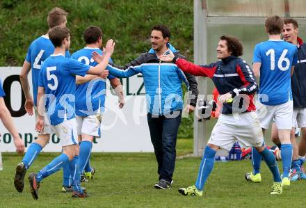 Fussball 2. KLasse A. Matrei 1b gegen SG Defreggental. Jubel Trainer Stefan Karl Bachmann (Matrei). Matrei, am 23.4.2016.
Foto: Kuess
---
pressefotos, pressefotografie, kuess, qs, qspictures, sport, bild, bilder, bilddatenbank