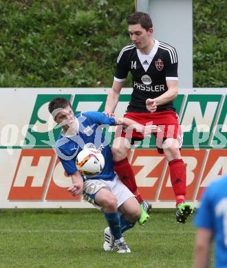 Fussball 2. KLasse A. Matrei 1b gegen SG Defreggental. Michael Ranacher,  (Matrei), Clemens Kleinlercher (Defreggental). Matrei, am 23.4.2016.
Foto: Kuess
---
pressefotos, pressefotografie, kuess, qs, qspictures, sport, bild, bilder, bilddatenbank