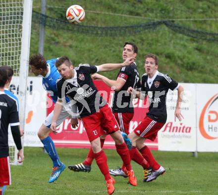 Fussball 2. KLasse A. Matrei 1b gegen SG Defreggental. Raphael Wibmer, (Matrei), Fabian Pichler  (Defreggental). Matrei, am 23.4.2016.
Foto: Kuess
---
pressefotos, pressefotografie, kuess, qs, qspictures, sport, bild, bilder, bilddatenbank