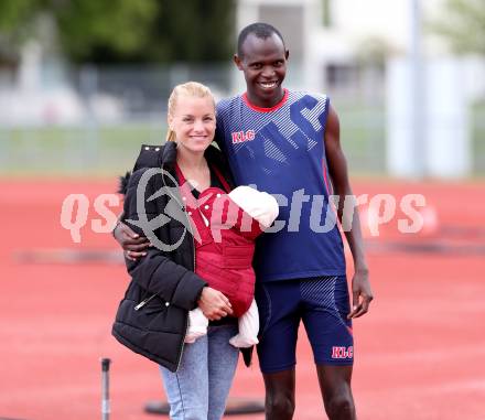 Leichtathletik. Anja Marlene Prieler-Kemboi, Edwin Kemboi und Joey. Klagenfurt, 26.4.2016.
Foto: Kuess
---
pressefotos, pressefotografie, kuess, qs, qspictures, sport, bild, bilder, bilddatenbank