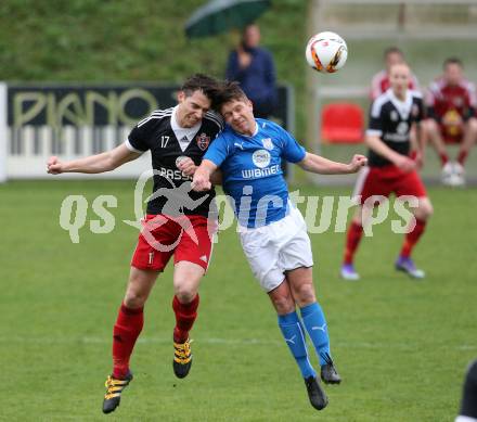 Fussball 2. KLasse A. Matrei 1b gegen SG Defreggental. Mathias Schneeberger,  (Matrei), Andreas Scheiber (Defreggental). Matrei, am 23.4.2016.
Foto: Kuess
---
pressefotos, pressefotografie, kuess, qs, qspictures, sport, bild, bilder, bilddatenbank