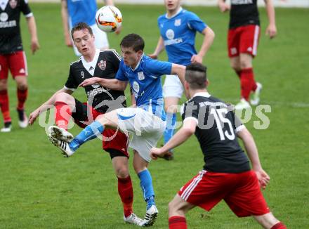 Fussball 2. KLasse A. Matrei 1b gegen SG Defreggental. Michael Ranacher,  (Matrei), Daniel Kleinlercher (Defreggental). Matrei, am 23.4.2016.
Foto: Kuess
---
pressefotos, pressefotografie, kuess, qs, qspictures, sport, bild, bilder, bilddatenbank