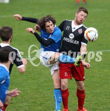 Fussball 2. KLasse A. Matrei 1b gegen SG Defreggental. Simon Zeiner,  (Matrei), Fabian Pichler (Defreggental). Matrei, am 23.4.2016.
Foto: Kuess
---
pressefotos, pressefotografie, kuess, qs, qspictures, sport, bild, bilder, bilddatenbank