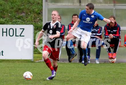 Fussball 2. KLasse A. Matrei 1b gegen SG Defreggental. Lukas Presslaber,  (Matrei), Daniel Michael Monitzer (Defreggental). Matrei, am 23.4.2016.
Foto: Kuess
---
pressefotos, pressefotografie, kuess, qs, qspictures, sport, bild, bilder, bilddatenbank