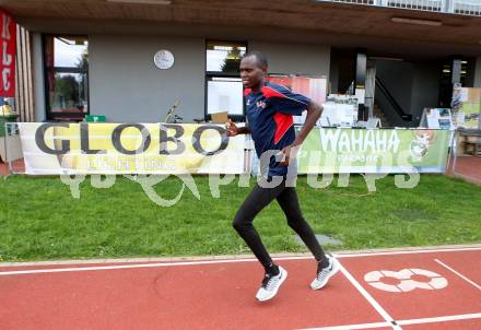 Leichtathletik. Edwin Kemboi. Klagenfurt, 26.4.2016.
Foto: Kuess
---
pressefotos, pressefotografie, kuess, qs, qspictures, sport, bild, bilder, bilddatenbank