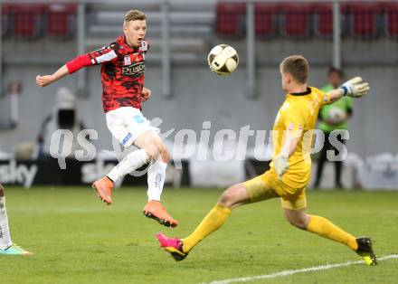 Fussball Sky Go Erste Liga. SK Austria KLagenfurt gegen LASK. Filip Dmitrovic,  (Klagenfurt), Maximilian Ullmann (LASK). KLagenfurt, am 29.4.2016. 
Foto: Kuess
---
pressefotos, pressefotografie, kuess, qs, qspictures, sport, bild, bilder, bilddatenbank