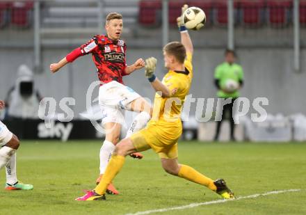 Fussball Sky Go Erste Liga. SK Austria KLagenfurt gegen LASK. Filip Dmitrovic,  (Klagenfurt), Maximilian Ullmann (LASK). KLagenfurt, am 29.4.2016. 
Foto: Kuess
---
pressefotos, pressefotografie, kuess, qs, qspictures, sport, bild, bilder, bilddatenbank