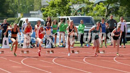 Leichtathletik. 60 Jahr Feier KLC.  Carina Poelzl (3. von links). Klagenfurt, am 30.4.2016.
Foto: Kuess
---
pressefotos, pressefotografie, kuess, qs, qspictures, sport, bild, bilder, bilddatenbank