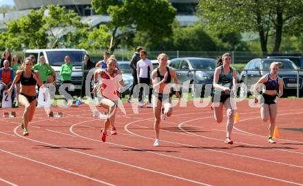 Leichtathletik. 60 Jahr Feier KLC.  Carina Poelzl (3. von links). Klagenfurt, am 30.4.2016.
Foto: Kuess
---
pressefotos, pressefotografie, kuess, qs, qspictures, sport, bild, bilder, bilddatenbank