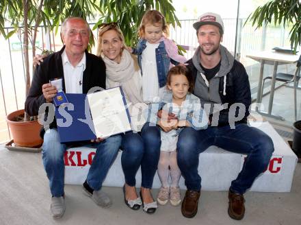 Leichtathletik. 60 Jahr Feier KLC.  Robert Kropiunig, Tochter Ilona, Enkelinnen Lina und Lilli, Sohn Marjan. Klagenfurt, am 30.4.2016.
Foto: Kuess
---
pressefotos, pressefotografie, kuess, qs, qspictures, sport, bild, bilder, bilddatenbank