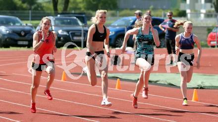 Leichtathletik. 60 Jahr Feier KLC.  Carina Poelzl (2. von links). Klagenfurt, am 30.4.2016.
Foto: Kuess
---
pressefotos, pressefotografie, kuess, qs, qspictures, sport, bild, bilder, bilddatenbank