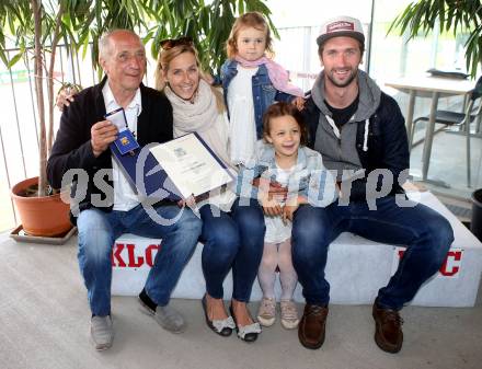 Leichtathletik. 60 Jahr Feier KLC.  Robert Kropiunig, Tochter Ilona, Enkelinnen Lina und Lilli, Sohn Marjan. Klagenfurt, am 30.4.2016.
Foto: Kuess
---
pressefotos, pressefotografie, kuess, qs, qspictures, sport, bild, bilder, bilddatenbank