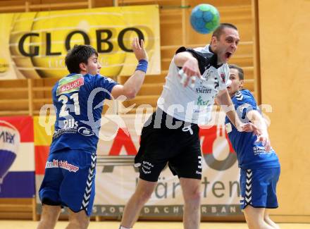 Handball Bundesliga. SC Ferlach gegen St. Poelten. Risto Arnaudovski,  (Ferlach), Alexander Pils (St. Poelten). Ferlach, am 5.5.2016.
Foto: Kuess 
---
pressefotos, pressefotografie, kuess, qs, qspictures, sport, bild, bilder, bilddatenbank