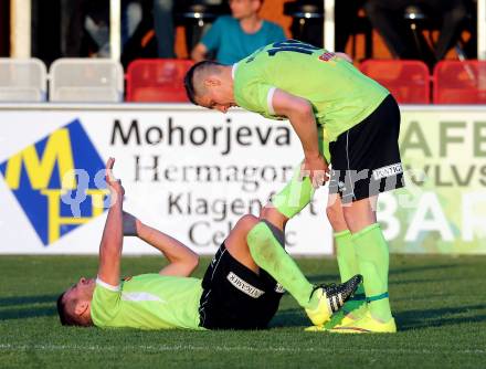 Fussball Kaerntner Liga. SAK gegen Kuehnsdorf. Matias Adrian Morales, Zoran Vukovic (Kuehnsdorf). Welzenegg, am 16.5.2016.
Foto: Kuess




---
pressefotos, pressefotografie, kuess, qs, qspictures, sport, bild, bilder, bilddatenbank