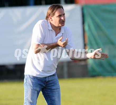 Fussball Kaerntner Liga. SAK gegen Kuehnsdorf. Trainer Julian Richard Huber (Kuehnsdorf). Welzenegg, am 16.5.2016.
Foto: Kuess




---
pressefotos, pressefotografie, kuess, qs, qspictures, sport, bild, bilder, bilddatenbank