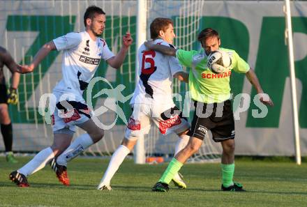 Fussball Kaerntner Liga. SAK gegen Kuehnsdorf. Patrick Lausegger, Daniel Perkounig, (SAK), Pascal Doerflinger (Kuehnsdorf). Welzenegg, am 16.5.2016.
Foto: Kuess




---
pressefotos, pressefotografie, kuess, qs, qspictures, sport, bild, bilder, bilddatenbank