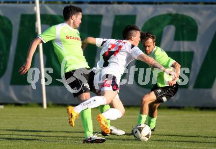 Fussball Kaerntner Liga. SAK gegen Kuehnsdorf. Tadej Zagar Knez,  (SAK), Thorsten Wintschnig (Kuehnsdorf). Welzenegg, am 16.5.2016.
Foto: Kuess




---
pressefotos, pressefotografie, kuess, qs, qspictures, sport, bild, bilder, bilddatenbank