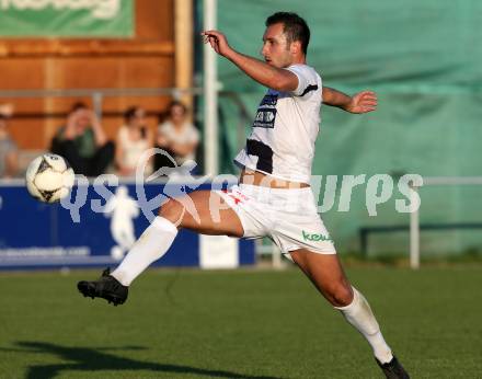 Fussball Kaerntner Liga. SAK gegen Kuehnsdorf. Murat Veliu (SAK). Welzenegg, am 16.5.2016.
Foto: Kuess




---
pressefotos, pressefotografie, kuess, qs, qspictures, sport, bild, bilder, bilddatenbank