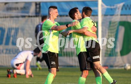 Fussball Kaerntner Liga. SAK gegen Kuehnsdorf. Torjubel Pascal Doerflinger, Christopher Sallinger, Zoran Vukovic  (Kuehnsdorf). Welzenegg, am 16.5.2016.
Foto: Kuess




---
pressefotos, pressefotografie, kuess, qs, qspictures, sport, bild, bilder, bilddatenbank