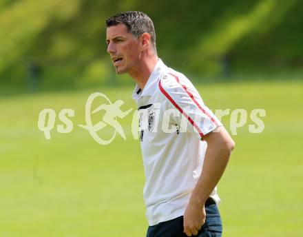 Fussball Kaerntner Liga. ATUS Ferlach gegen Globasnitz. Trainer Mario Verdel (Ferlach). Ferlach, am 7.5.2016.
Foto: Kuess
---
pressefotos, pressefotografie, kuess, qs, qspictures, sport, bild, bilder, bilddatenbank