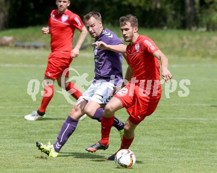 Fussball Kaerntner Liga. ATUS Ferlach gegen Globasnitz. Petar Maric,  (Ferlach),  Stefan Friessnegger (Globasnitz). Ferlach, am 7.5.2016.
Foto: Kuess
---
pressefotos, pressefotografie, kuess, qs, qspictures, sport, bild, bilder, bilddatenbank