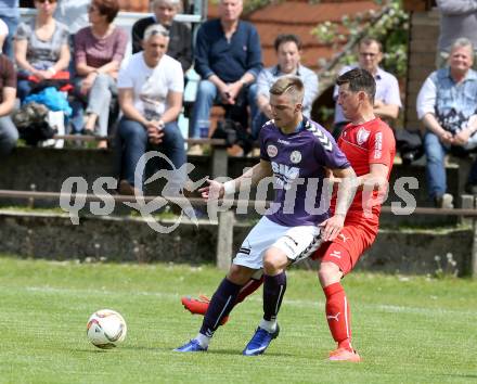 Fussball Kaerntner Liga. ATUS Ferlach gegen Globasnitz. David Muenzer, (Ferlach), Stas Maze  (Globasnitz). Ferlach, am 7.5.2016.
Foto: Kuess
---
pressefotos, pressefotografie, kuess, qs, qspictures, sport, bild, bilder, bilddatenbank