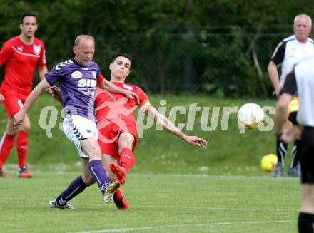 Fussball Kaerntner Liga. ATUS Ferlach gegen Globasnitz. Lukas Jaklitsch,  (Ferlach), Simon Sadjak (Globasnitz). Ferlach, am 7.5.2016.
Foto: Kuess
---
pressefotos, pressefotografie, kuess, qs, qspictures, sport, bild, bilder, bilddatenbank