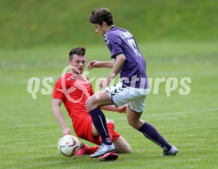 Fussball Kaerntner Liga. ATUS Ferlach gegen Globasnitz. Daniel Ludwig Bendlinger,  (Ferlach), Arnold Gross (Globasnitz). Ferlach, am 7.5.2016.
Foto: Kuess
---
pressefotos, pressefotografie, kuess, qs, qspictures, sport, bild, bilder, bilddatenbank