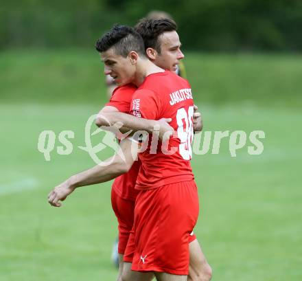 Fussball Kaerntner Liga. ATUS Ferlach gegen Globasnitz. Torjubel Ernst Golautschnig, Lukas Jaklitsch (Ferlach). Ferlach, am 7.5.2016.
Foto: Kuess
---
pressefotos, pressefotografie, kuess, qs, qspictures, sport, bild, bilder, bilddatenbank