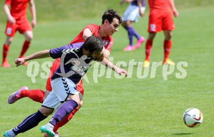 Fussball Kaerntner Liga. ATUS Ferlach gegen Globasnitz. Martin Sustersic,  (Ferlach), Patrick Laschkolnig (Globasnitz). Ferlach, am 7.5.2016.
Foto: Kuess
---
pressefotos, pressefotografie, kuess, qs, qspictures, sport, bild, bilder, bilddatenbank