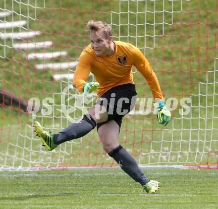 Fussball Kaerntner Liga. ATUS Ferlach gegen Globasnitz. Nico Kavelar  (Ferlach). Ferlach, am 7.5.2016.
Foto: Kuess
---
pressefotos, pressefotografie, kuess, qs, qspictures, sport, bild, bilder, bilddatenbank