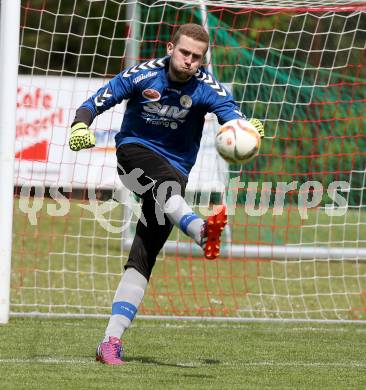 Fussball Kaerntner Liga. ATUS Ferlach gegen Globasnitz. Michael Necemer  (Globasnitz). Ferlach, am 7.5.2016.
Foto: Kuess
---
pressefotos, pressefotografie, kuess, qs, qspictures, sport, bild, bilder, bilddatenbank