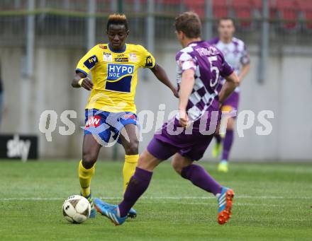 Fussball Sky Go Erste Liga. SK Austria Klagenfurt gegen St. Poelten.  Christian Thonhofer,  (Klagenfurt), Cheikhou Dieng (St. Poelten). Klagenfurt, am 10.5.2016.
Foto: Kuess
---
pressefotos, pressefotografie, kuess, qs, qspictures, sport, bild, bilder, bilddatenbank