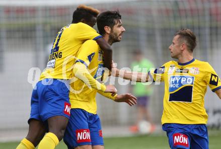 Fussball Sky Go Erste Liga. SK Austria Klagenfurt gegen St. Poelten.  Torjubel Daniel Lucas Segovia, Cheikhou Dieng  (St. Poelten). Klagenfurt, am 10.5.2016.
Foto: Kuess
---
pressefotos, pressefotografie, kuess, qs, qspictures, sport, bild, bilder, bilddatenbank