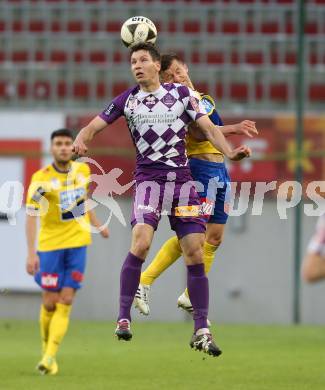 Fussball Sky Go Erste Liga. SK Austria Klagenfurt gegen St. Poelten.  Bernd Kager,  (Klagenfurt), Peter Brandl (St. Poelten). Klagenfurt, am 10.5.2016.
Foto: Kuess
---
pressefotos, pressefotografie, kuess, qs, qspictures, sport, bild, bilder, bilddatenbank