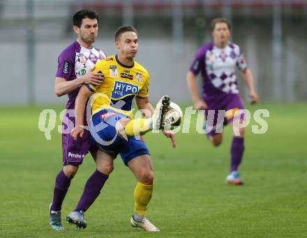 Fussball Sky Go Erste Liga. SK Austria Klagenfurt gegen St. Poelten.  Mirnes Becirovic,  (Klagenfurt), Bernd Gschweidl (St. Poelten). Klagenfurt, am 10.5.2016.
Foto: Kuess
---
pressefotos, pressefotografie, kuess, qs, qspictures, sport, bild, bilder, bilddatenbank