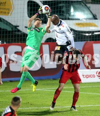 Fussball tipico Bundesliga. RZ Pellets WAC gegen FC Admira Wacker Moedling. De Oliveira Silvio Carlos, (WAC),  Joerg Siebenhandl (Moedling). Lavanttal Arena Wolfsberg, am 11.5.2016.
Foto: Kuess
---
pressefotos, pressefotografie, kuess, qs, qspictures, sport, bild, bilder, bilddatenbank