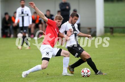 Fussball Kaerntner Liga. Kuehnsdorf gegen Gmuend. Matias Adrian Morales,  (Kuehnsdorf), Domenik Steiner (Gmuend). Kuehnsdorf, am 14.5.2016.
Foto: Kuess
---
pressefotos, pressefotografie, kuess, qs, qspictures, sport, bild, bilder, bilddatenbank