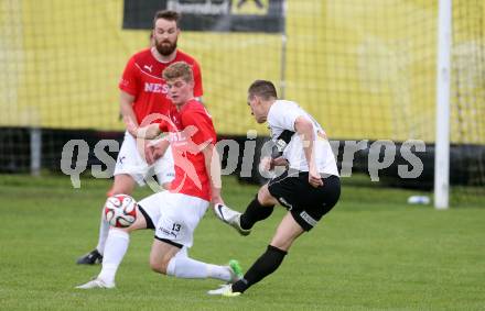 Fussball Kaerntner Liga. Kuehnsdorf gegen Gmuend. Robert Matic, (Kuehnsdorf),  Domenik Steiner, Udo Gasser (Gmuend). Kuehnsdorf, am 14.5.2016.
Foto: Kuess
---
pressefotos, pressefotografie, kuess, qs, qspictures, sport, bild, bilder, bilddatenbank