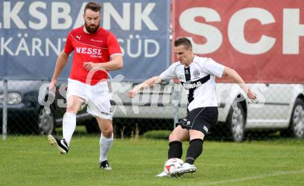 Fussball Kaerntner Liga. Kuehnsdorf gegen Gmuend. Robert Matic, (Kuehnsdorf), Udo Gasser  (Gmuend). Kuehnsdorf, am 14.5.2016.
Foto: Kuess
---
pressefotos, pressefotografie, kuess, qs, qspictures, sport, bild, bilder, bilddatenbank