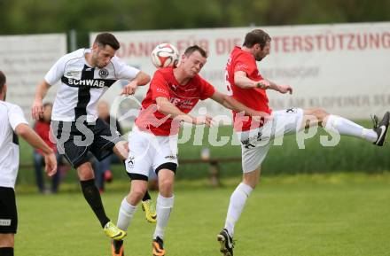 Fussball Kaerntner Liga. Kuehnsdorf gegen Gmuend. Christopher Sallinger, (Kuehnsdorf), Kevin Krammer, Philipp Platzer (Gmuend). Kuehnsdorf, am 14.5.2016.
Foto: Kuess
---
pressefotos, pressefotografie, kuess, qs, qspictures, sport, bild, bilder, bilddatenbank