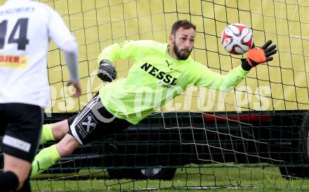 Fussball Kaerntner Liga. Kuehnsdorf gegen Gmuend. Christoph Pirker (Gmuend). Kuehnsdorf, am 14.5.2016.
Foto: Kuess
---
pressefotos, pressefotografie, kuess, qs, qspictures, sport, bild, bilder, bilddatenbank