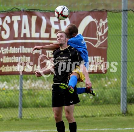 Fussball Kaerntner Liga. Koettmannsdorf gegen Bleiburg. Fabian Janschitz, (Koettmannsdorf), Daniel Canzi  (Bleiburg). Koettmannsdorf, am 15.5.2016.
Foto: Kuess
---
pressefotos, pressefotografie, kuess, qs, qspictures, sport, bild, bilder, bilddatenbank